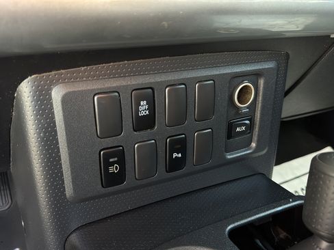 Used 2008 Toyota FJ Cruiser 4WD image 33