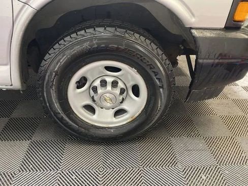 Used 2022 Chevrolet Express 2500 image 18