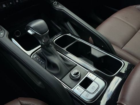Used 2024 Kia Telluride EX w/ EX Captain's Chair Package FWD image 21