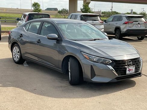 Used 2025 Nissan Sentra S image 4