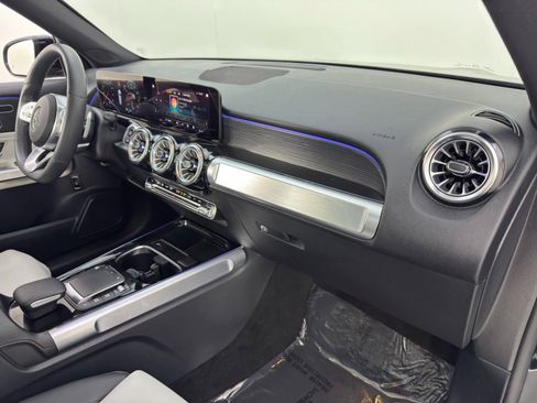 Used 2023 Mercedes-Benz GLB 250 image 14