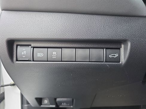 Used 2023 Toyota Venza LE image 26