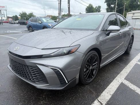 Used 2025 Toyota Camry SE w/ Convenience Package FWD image 3