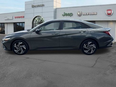 Used 2024 Hyundai Elantra SEL w/ Convenience Package FWD image 4