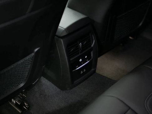 Used 2023 BMW 330i Sedan w/ M Sport Package image 25