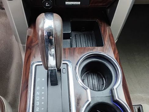 Used 2010 Ford F150 Lariat image 11