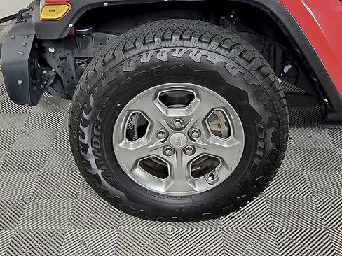 Used 2021 Jeep Gladiator Sport image 8