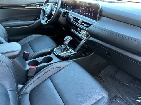 Used 2024 Kia Seltos EX FWD image 15