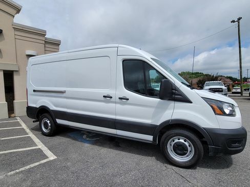 Used 2025 Ford Transit 250 148 Medium Roof RWD image 17