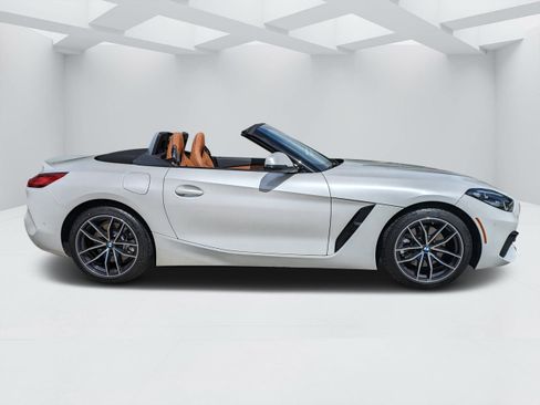 Used 2022 BMW Z4 sDrive30i w/ Premium Package image 2