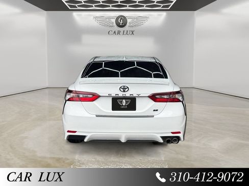 Used 2021 Toyota Camry SE w/ Convenience Package FWD image 4