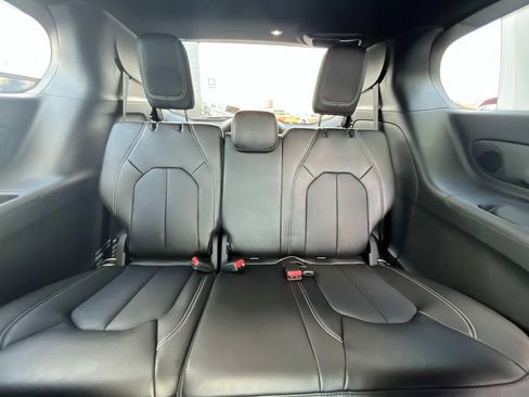 New 2026 Chrysler Pacifica Select image 12