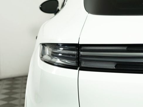 Certified 2024 Porsche Cayenne Turbo image 12