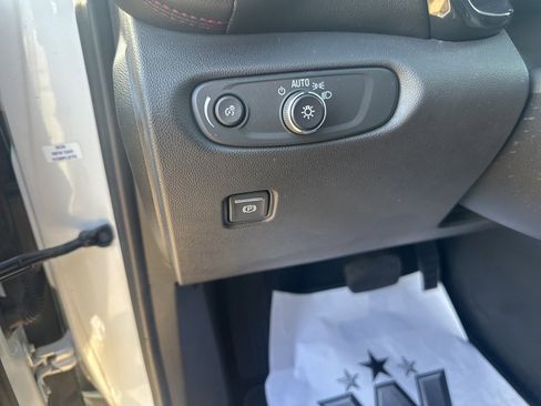 Used 2022 Chevrolet Blazer RS w/ Enhanced Convenience Package image 12