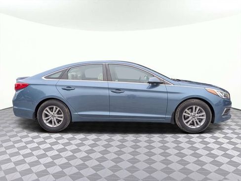 Used 2017 Hyundai Sonata SE image 3