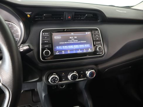 Used 2021 Nissan Kicks S image 5