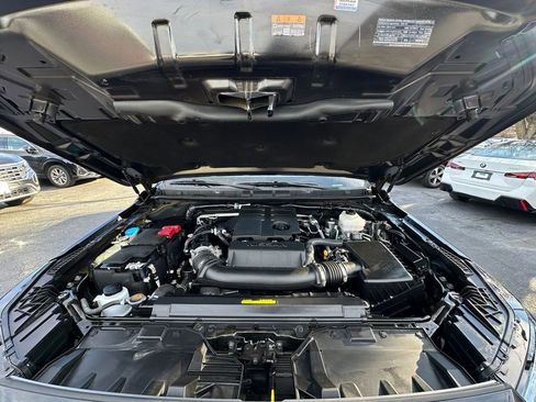 Used 2024 Nissan Frontier SV image 25