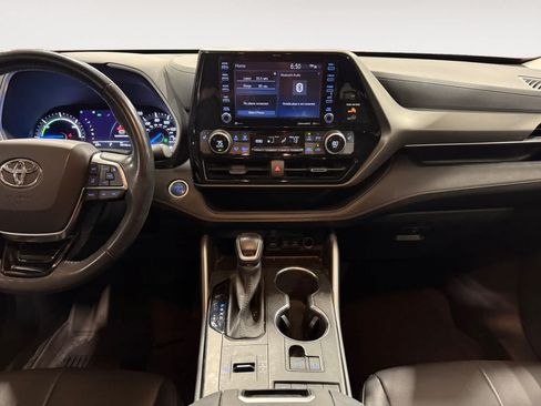 Used 2021 Toyota Highlander XLE FWD image 11