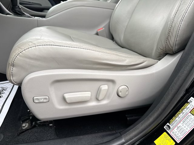 Used 2017 Toyota Highlander XLE AWD/4WD image 12