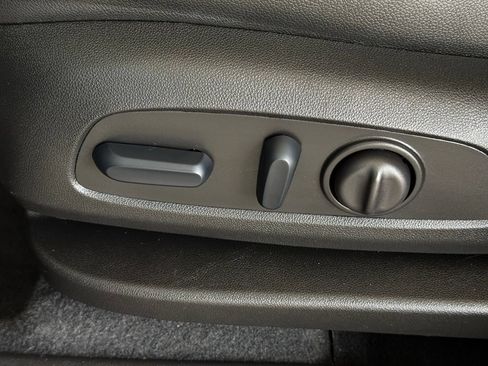 Used 2024 Chevrolet Equinox RS FWD image 28