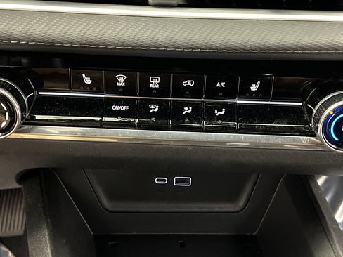 Used 2025 Chevrolet Equinox LT AWD/4WD image 53