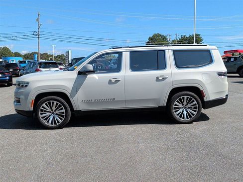 Used 2022 Jeep Grand Wagoneer Series III AWD/4WD image 4