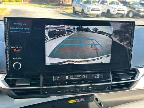 Used 2026 Toyota Sienna XLE FWD image 23