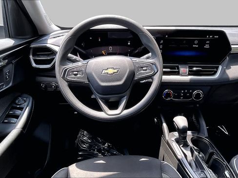 Used 2025 Chevrolet TrailBlazer LS w/ LS Convenience Package FWD image 6