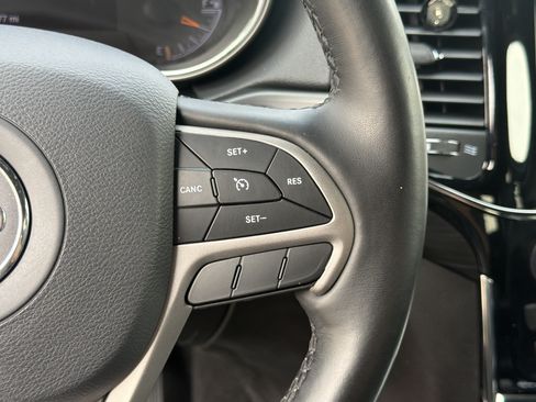 Used 2020 Jeep Grand Cherokee Altitude AWD/4WD image 32