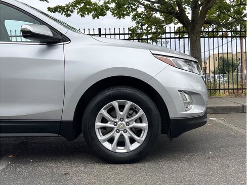 Used 2019 Chevrolet Equinox LT image 2