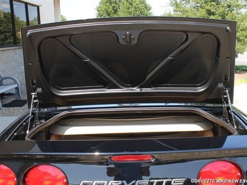 Used 2002 Chevrolet Corvette Coupe w/ Preferred Equipment Group2 RWD image 27