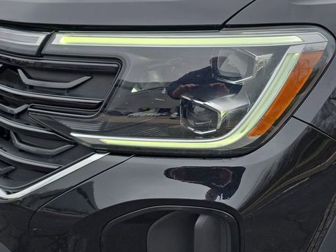 Used 2025 Volkswagen Atlas Cross Sport SE image 34