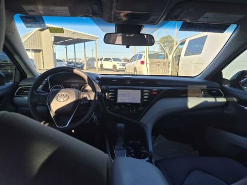 Used 2020 Toyota Camry LE image 11