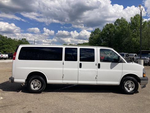 Used 2018 Chevrolet Express 3500 LT w/ LT Preferred Equipment Group RWD image 5
