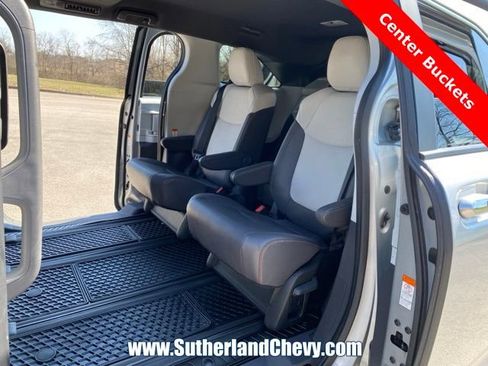 Used 2024 Toyota Sienna XSE FWD image 33