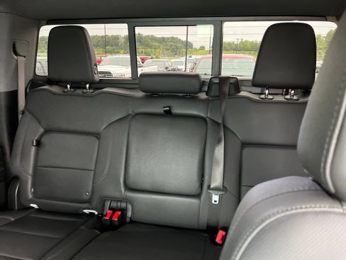 Used 2025 GMC Sierra 2500 SLT w/ SLT Convenience Package AWD/4WD image 14