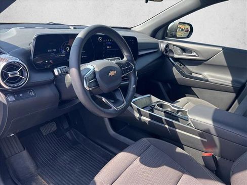 Used 2025 Chevrolet Equinox LT image 9