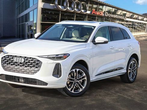 Used 2025 Audi Q5 Premium w/ Convenience Package image 1