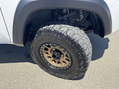 Used 2016 Toyota Tacoma TRD Off-Road AWD/4WD image 39
