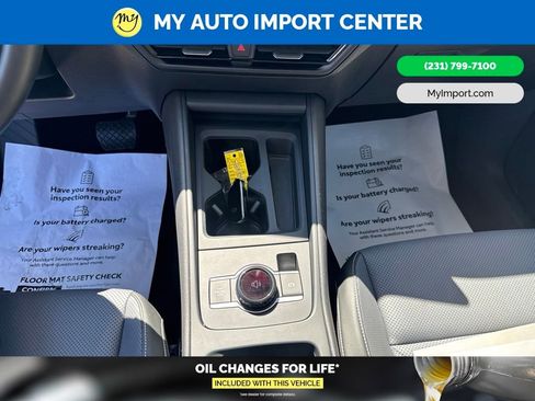 Used 2025 Volkswagen Tiguan SE AWD/4WD image 23
