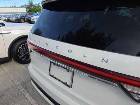 Certified 2024 Lincoln Aviator Reserve w/ Jet Package RWD image 5