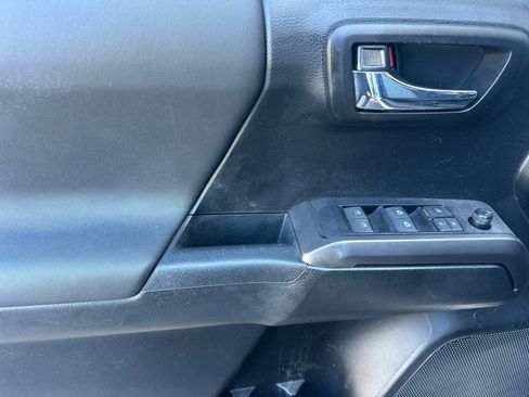 Used 2021 Toyota Tacoma TRD Off-Road image 10