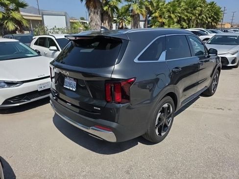 Used 2025 Kia Sorento EX AWD/4WD image 4