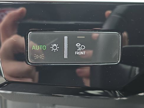 Used 2023 Audi e-tron Premium Plus w/ Premium Plus Package image 26