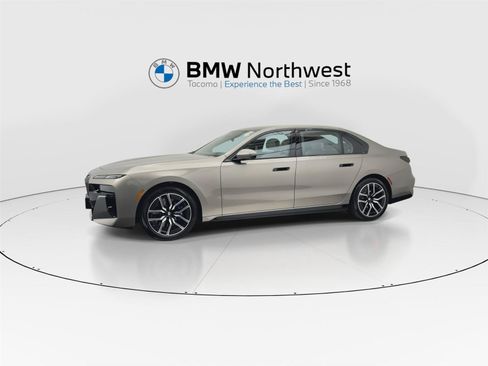 Used 2025 BMW 760i xDrive w/ Premium Package AWD/4WD image 10