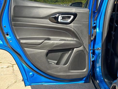 New 2026 Jeep Compass Latitude image 11