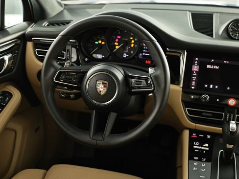 Certified 2026 Porsche Macan AWD/4WD image 30