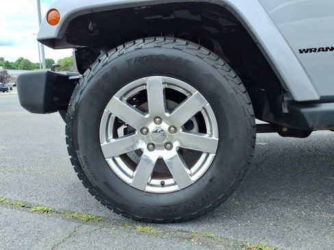Used 2015 Jeep Wrangler Sahara AWD/4WD image 19