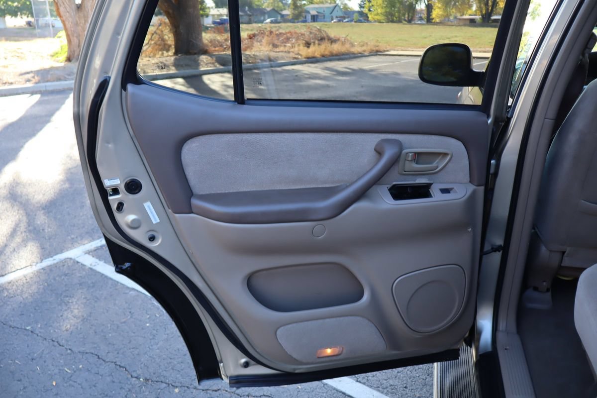 Used 2001 Toyota Sequoia SR5 AWD/4WD image 26