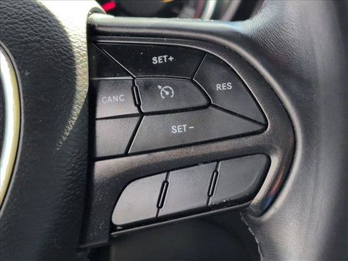 Used 2019 Dodge Challenger SXT image 15